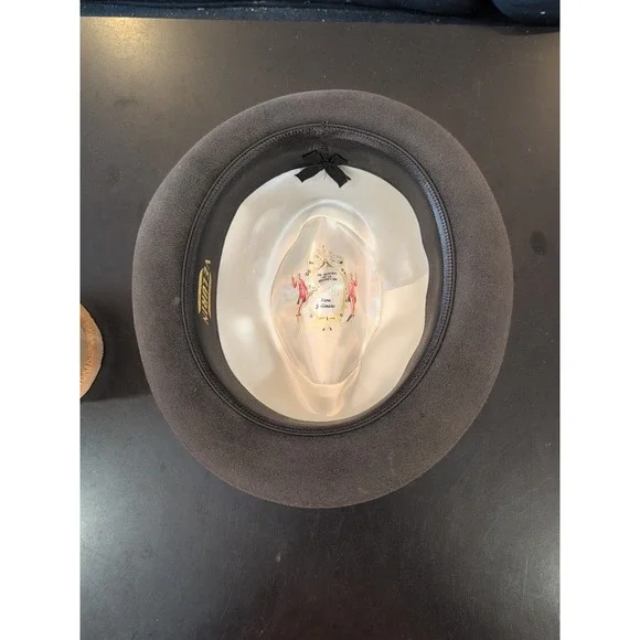 Cartier Charcoal Fedora with Crimson Detail - Picture 5 of 9